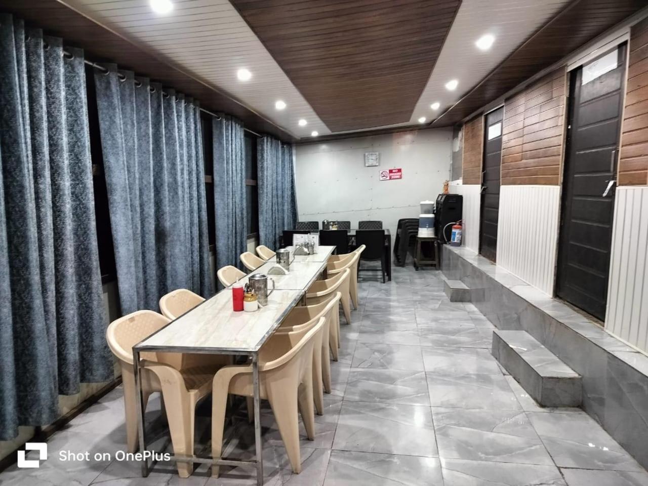 Silver Dew Resorts And Restaurant Дханолти Экстерьер фото
